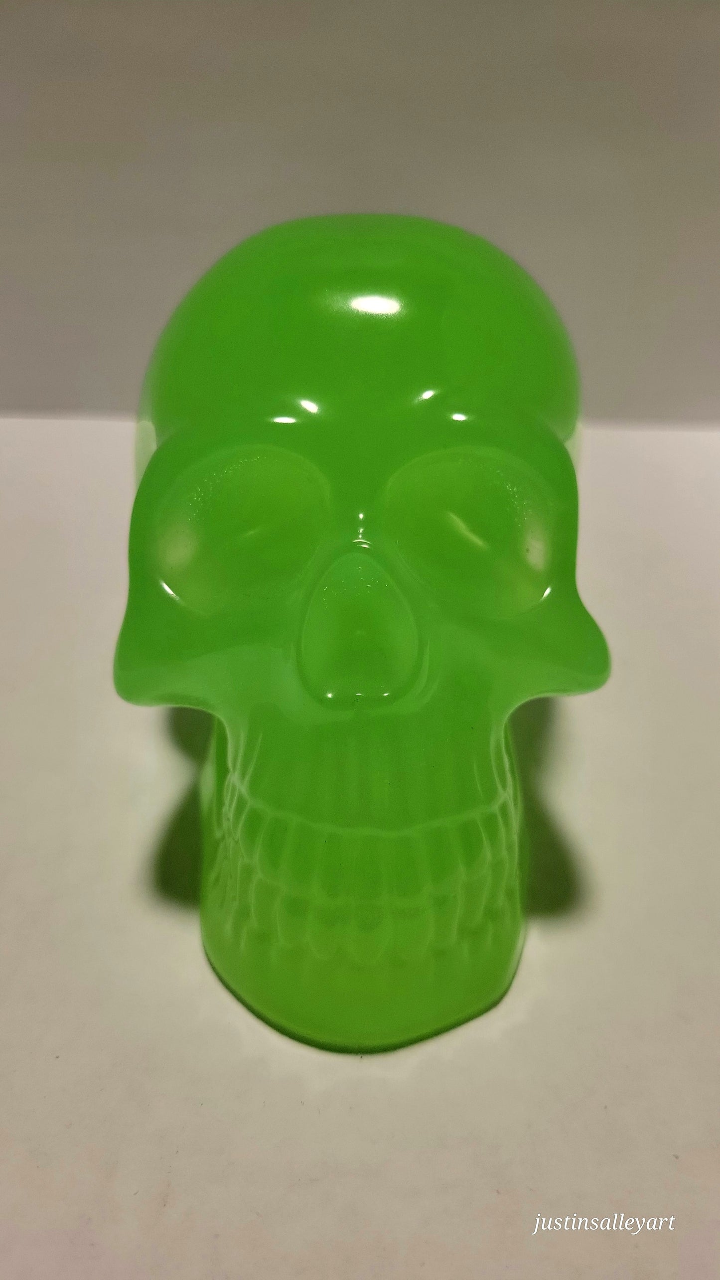 Resin Art Skull Glow in the Dark