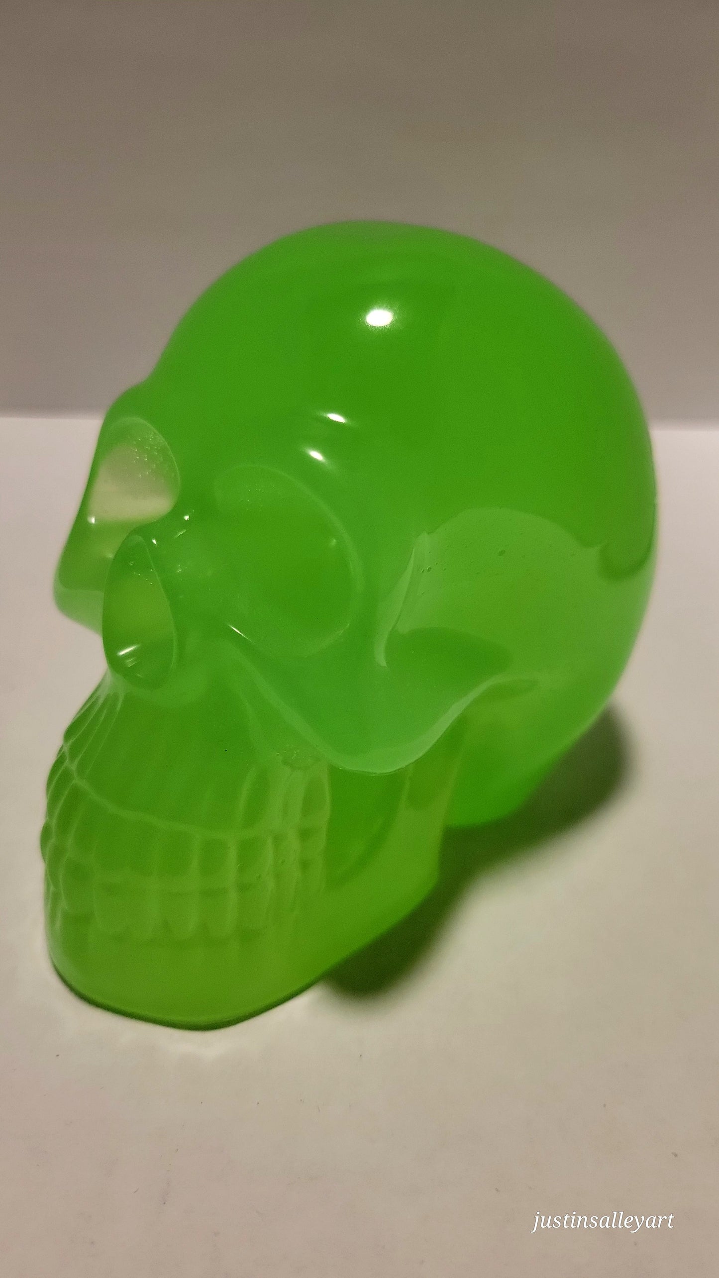 Resin Art Skull Glow in the Dark