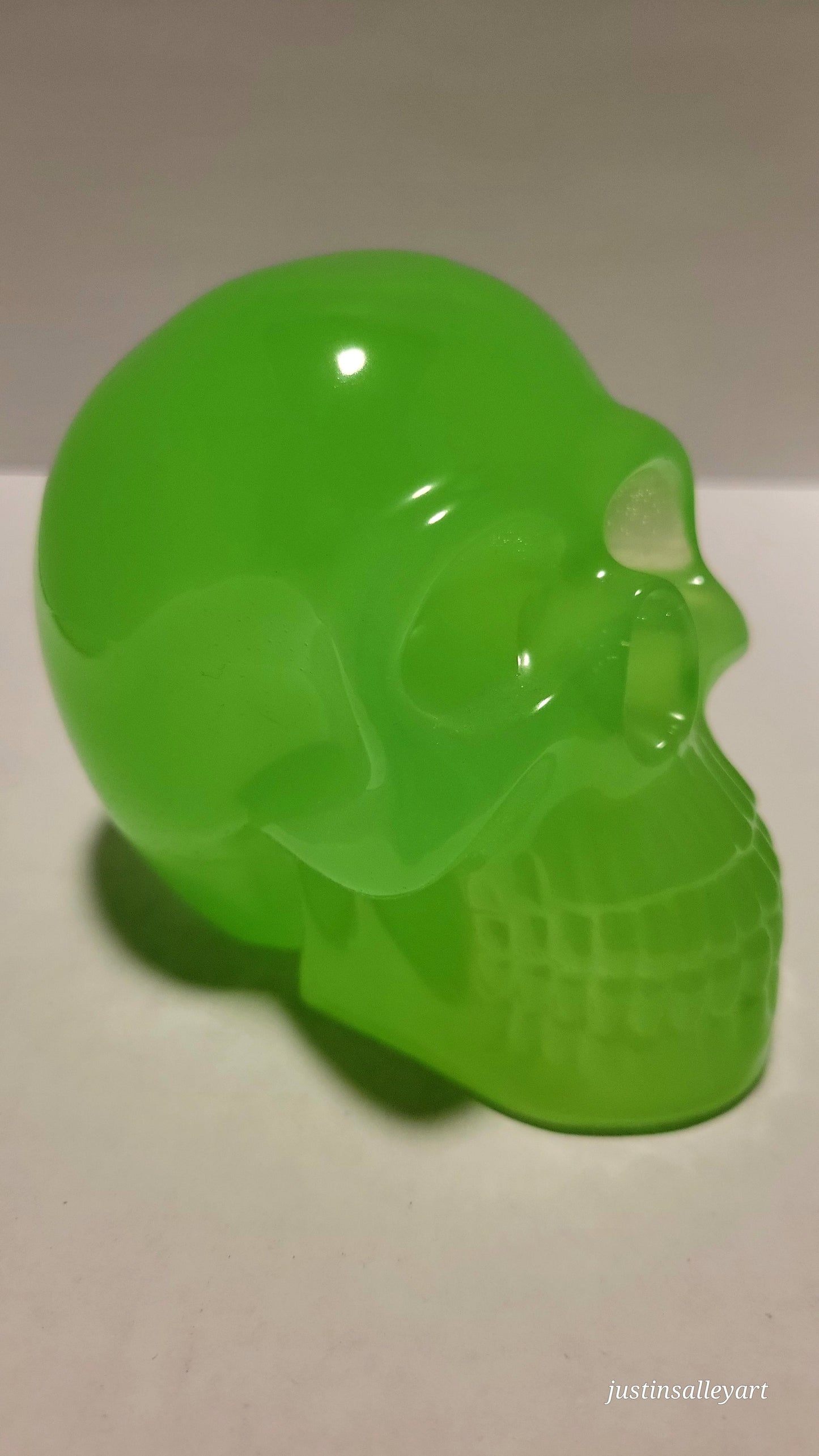 Resin Art Skull Glow in the Dark