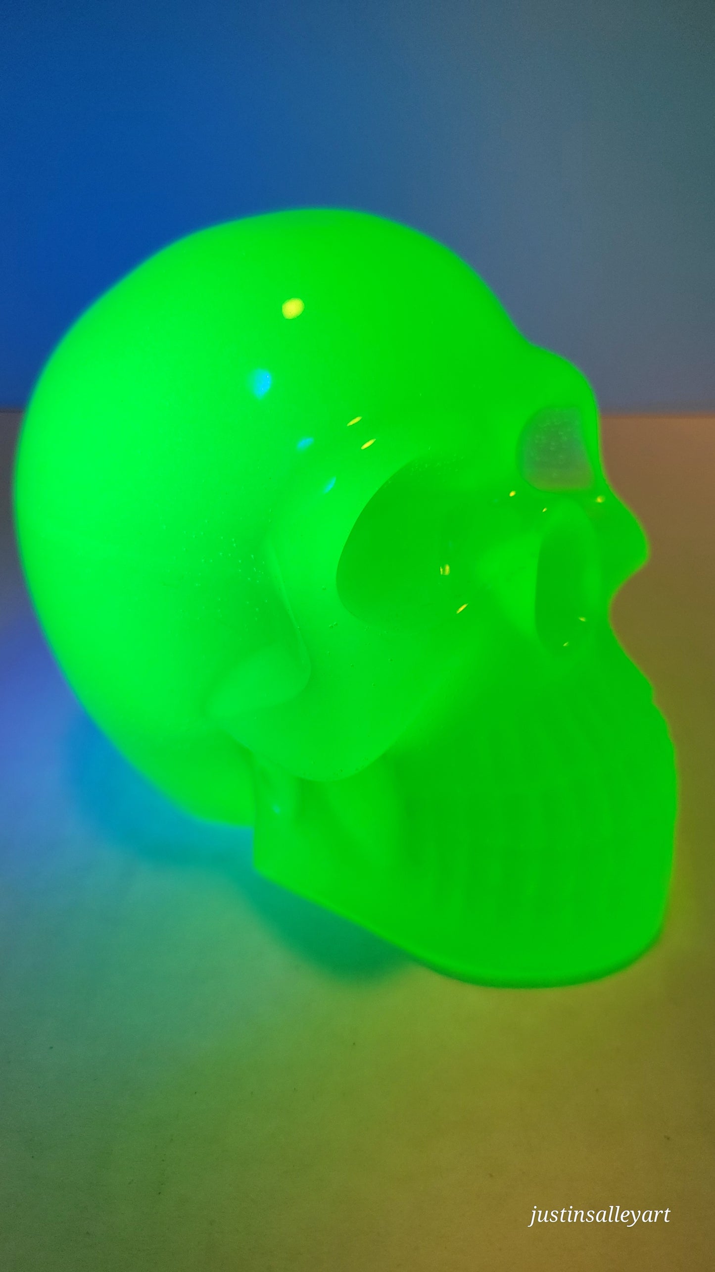 Resin Art Skull Glow in the Dark