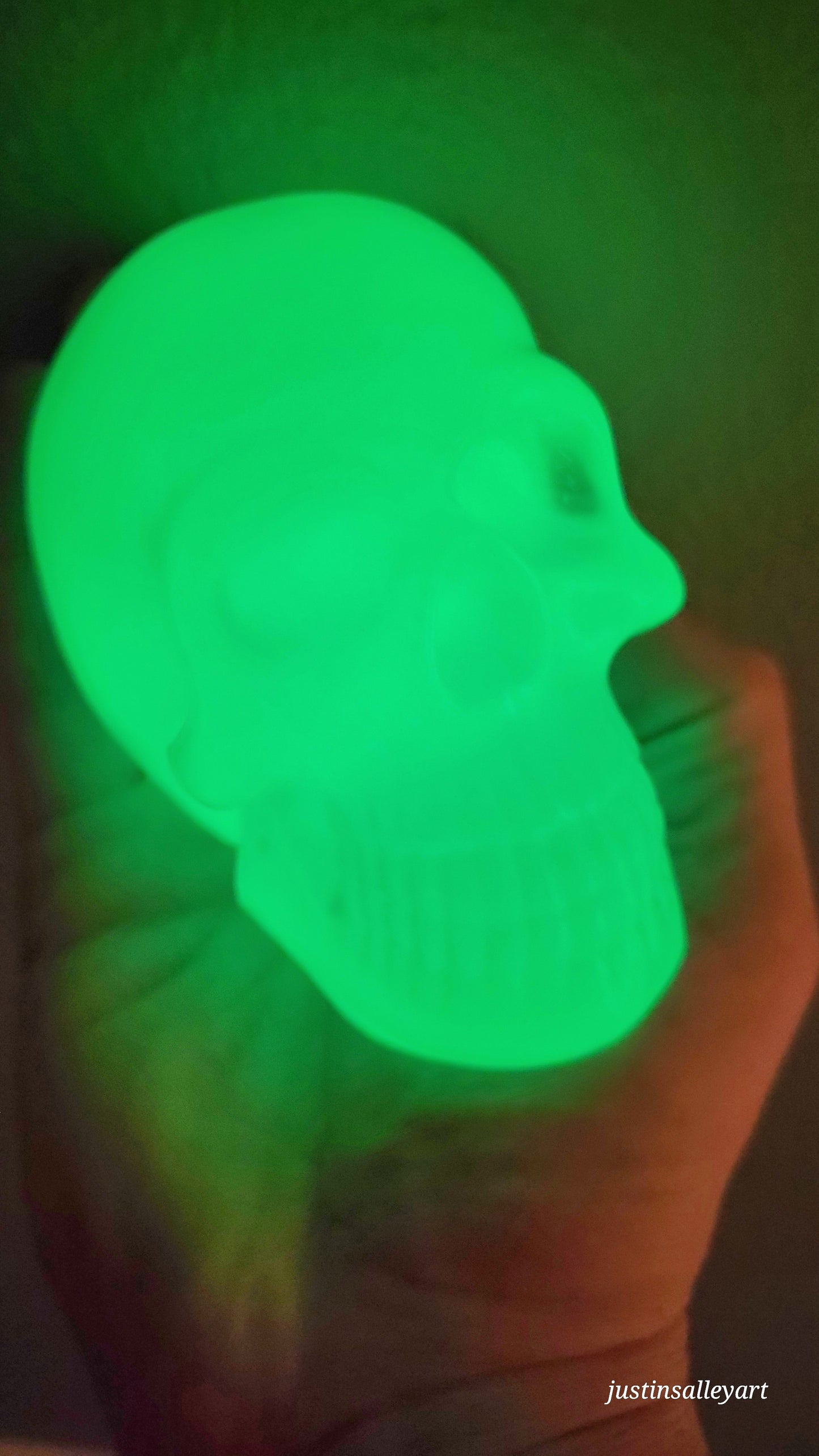 Resin Art Skull Glow in the Dark