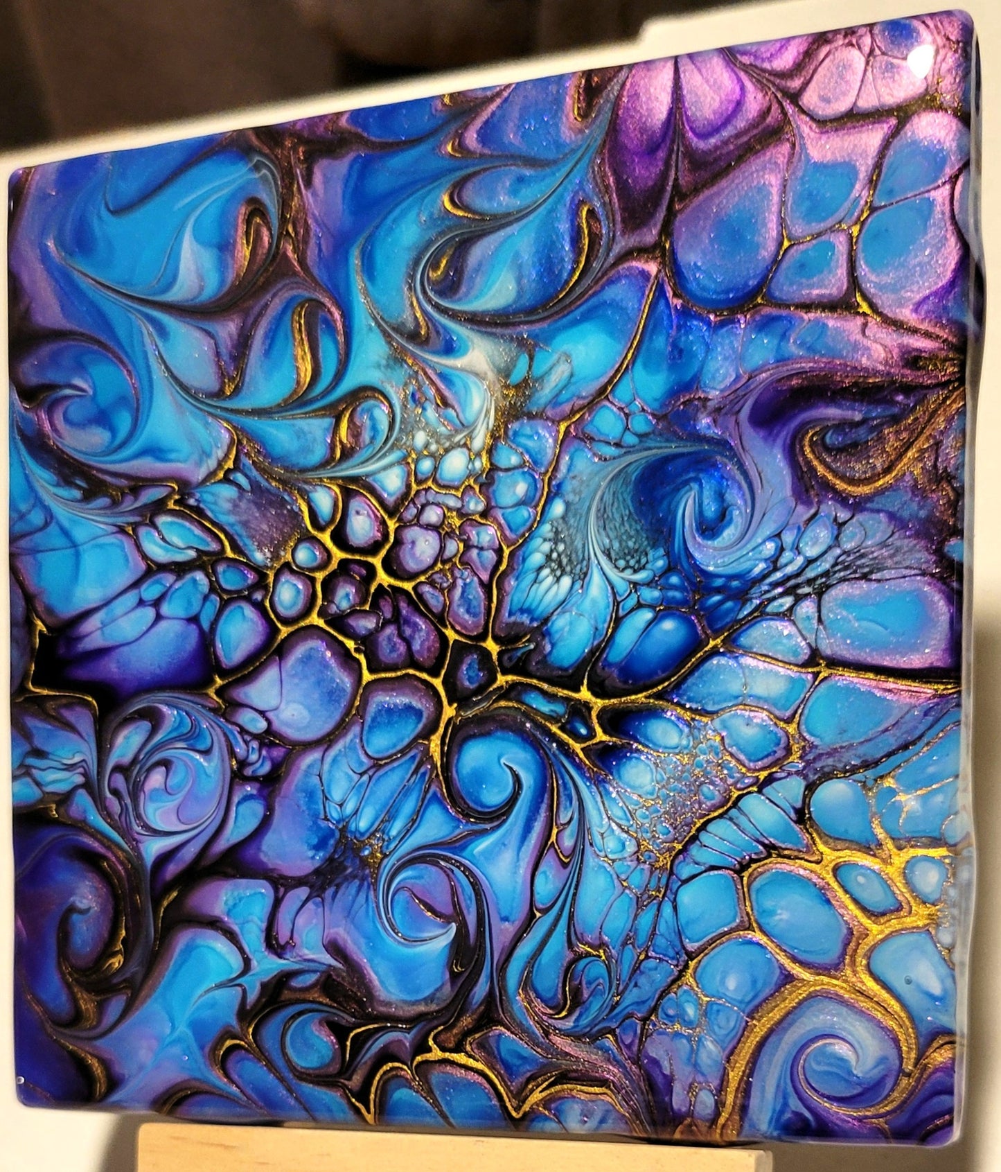 Fluid Art Bloom on 4.25 inch tile