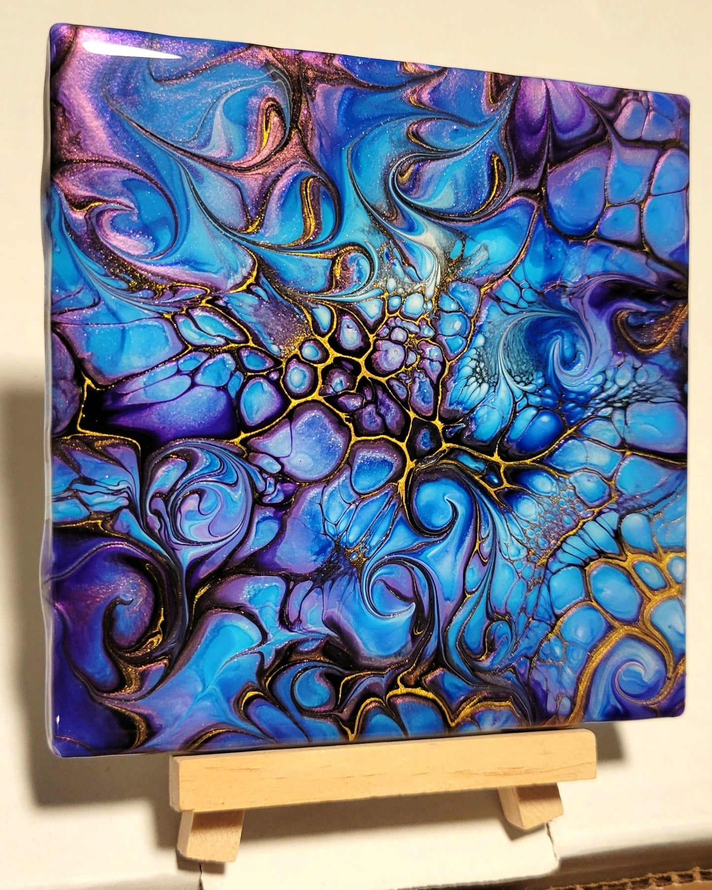 Fluid Art Bloom on 4.25 inch tile